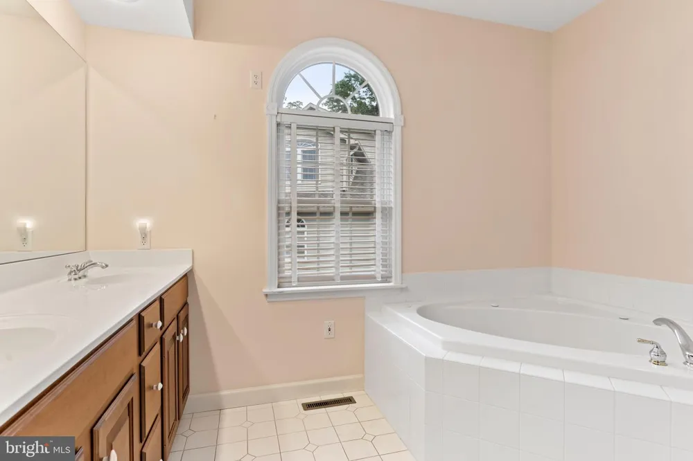 536 BRIDGEVIEW DRIVE Lemoyne, PA 17043