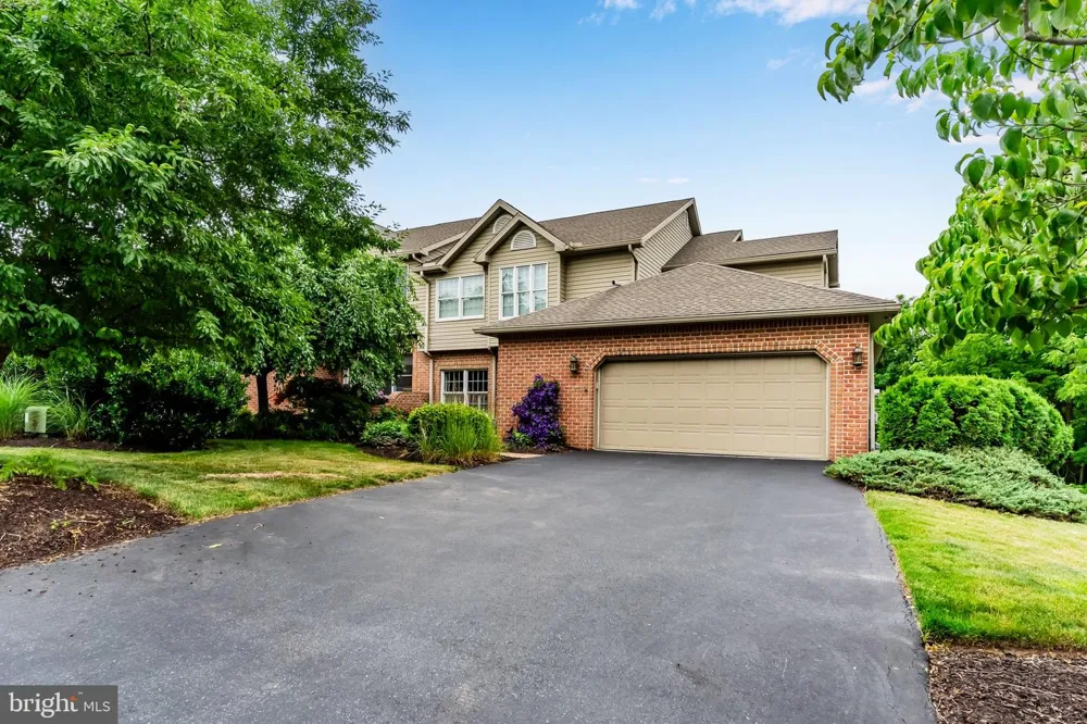 536 BRIDGEVIEW DRIVE Lemoyne, PA 17043
