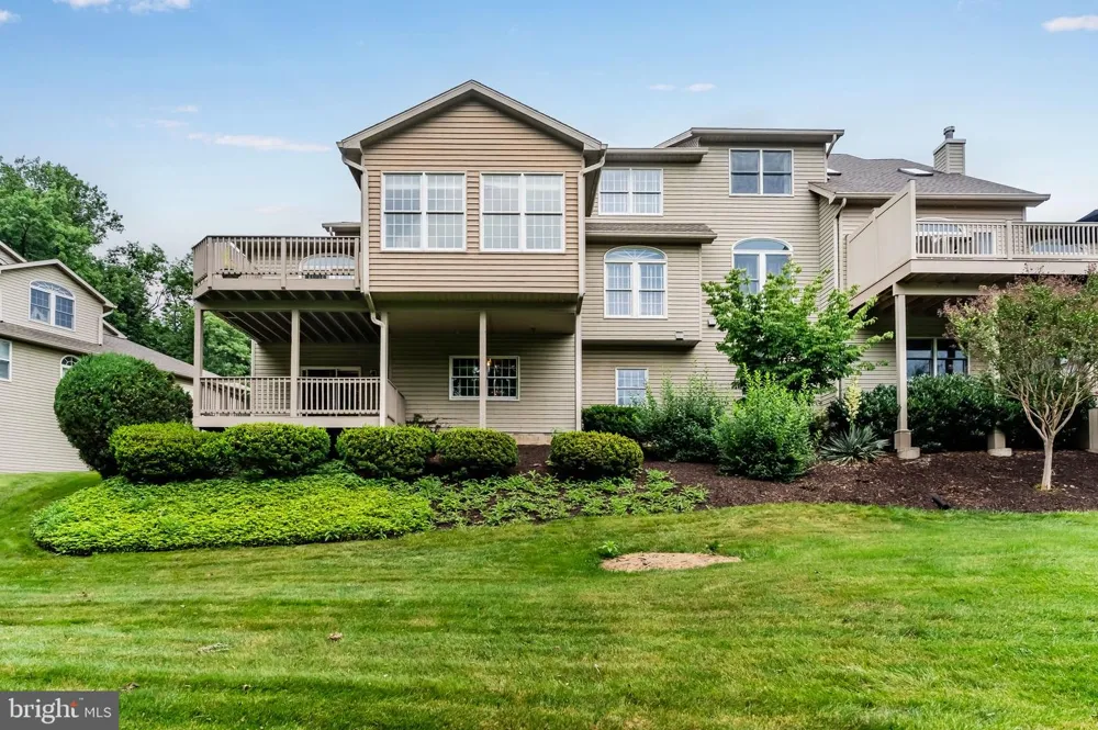 536 BRIDGEVIEW DRIVE Lemoyne, PA 17043