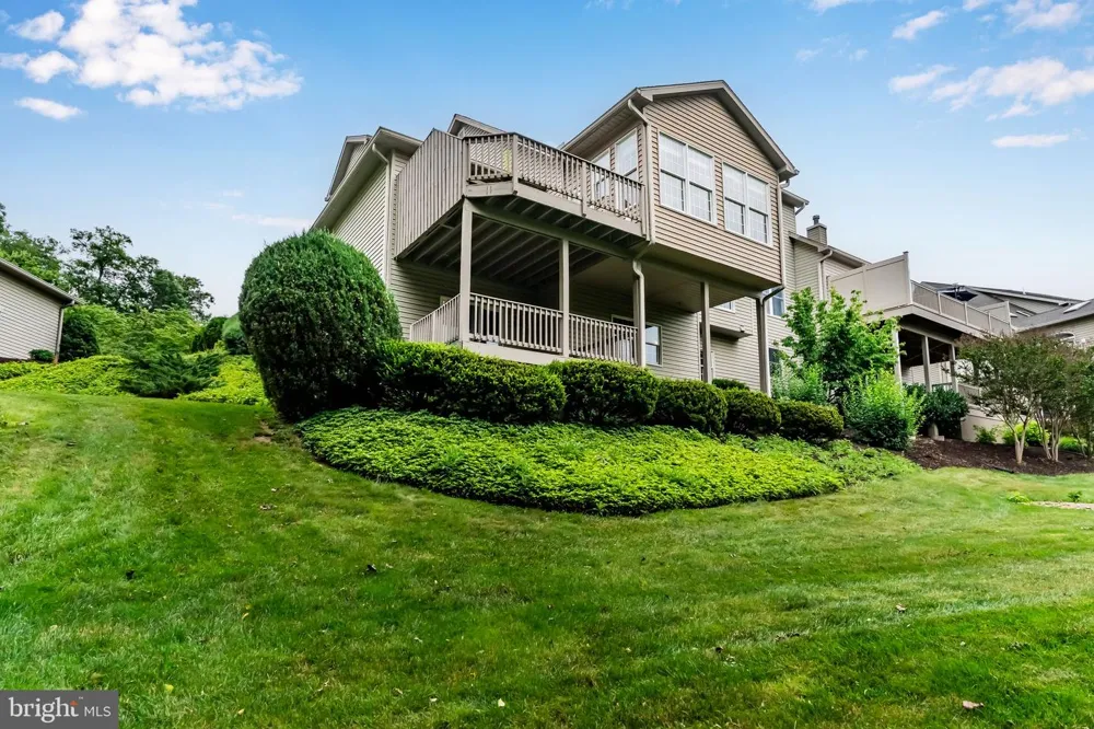 536 BRIDGEVIEW DRIVE Lemoyne, PA 17043