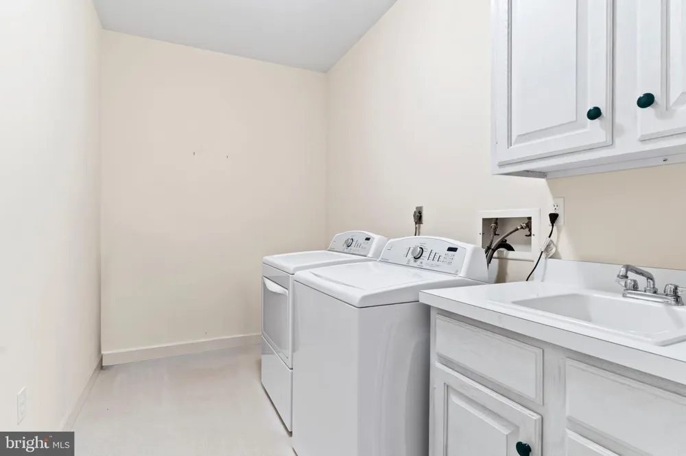 536 BRIDGEVIEW DRIVE Lemoyne, PA 17043