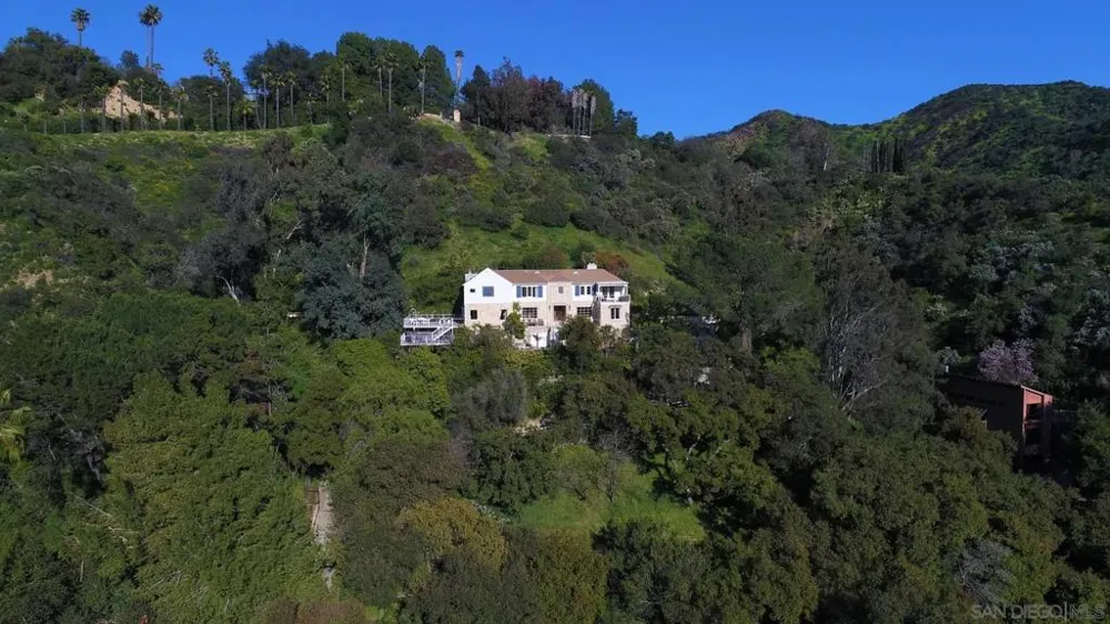 2400 Benedict Canyon Dr Beverly Hills, CA 90210