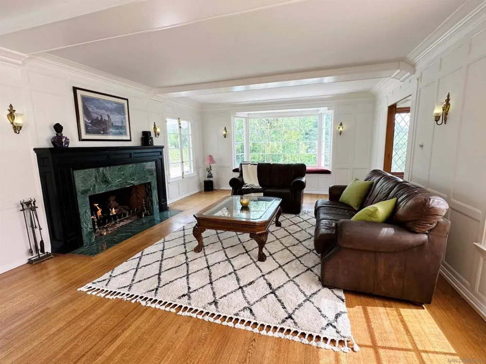 2400 Benedict Canyon Dr Beverly Hills, CA 90210