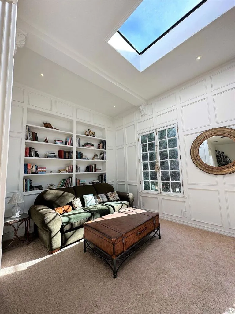 2400 Benedict Canyon Dr Beverly Hills, CA 90210