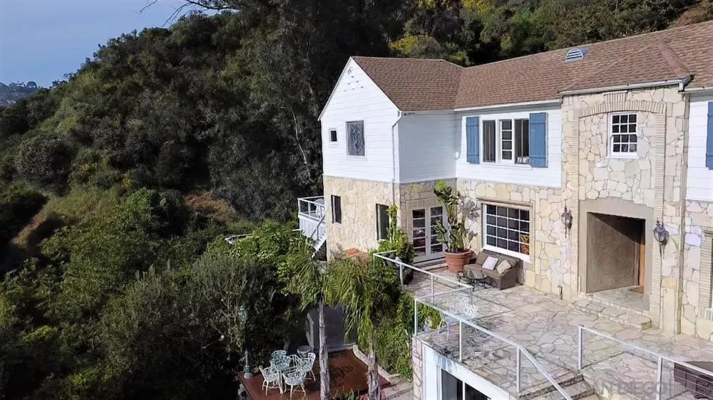 2400 Benedict Canyon Dr Beverly Hills, CA 90210