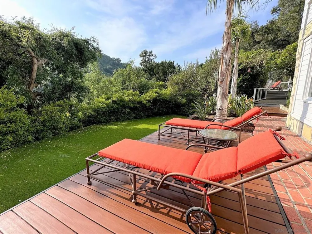 2400 Benedict Canyon Dr Beverly Hills, CA 90210