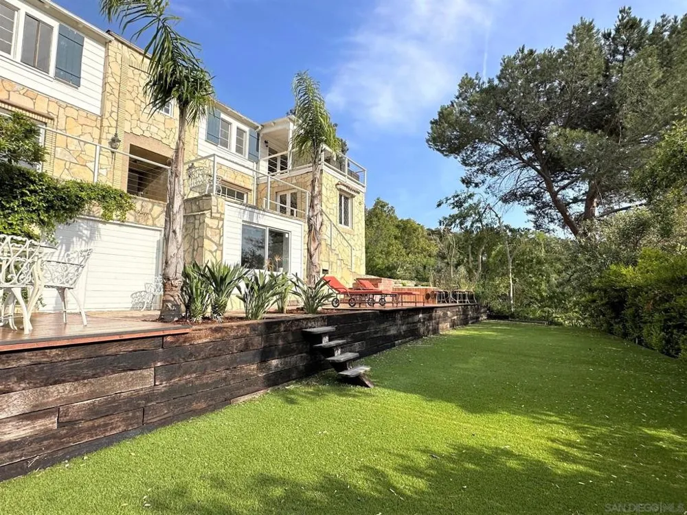 2400 Benedict Canyon Dr Beverly Hills, CA 90210