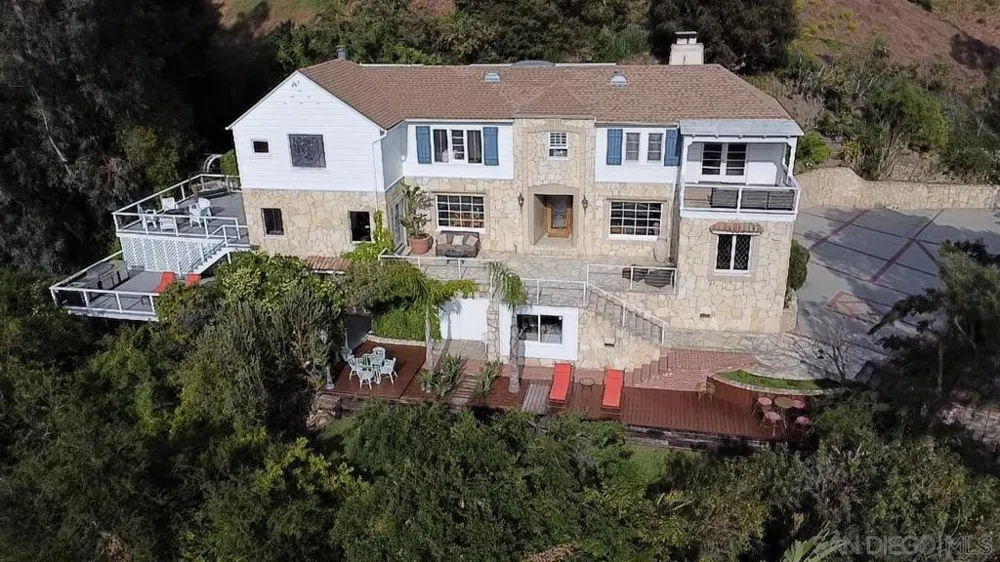 2400 Benedict Canyon Dr Beverly Hills, CA 90210