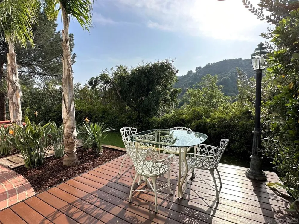 2400 Benedict Canyon Dr Beverly Hills, CA 90210