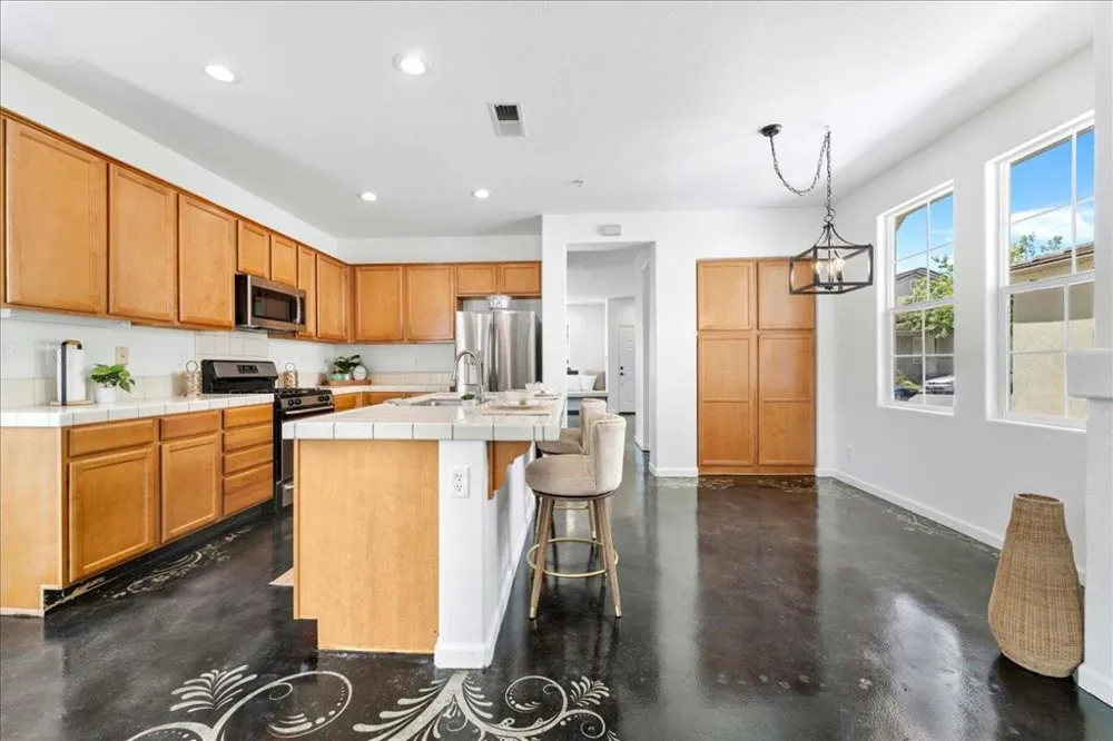 21 La Jolla Street Watsonville, CA 95076