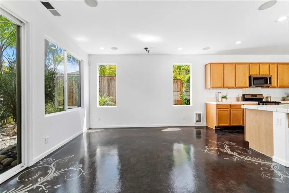 21 La Jolla Street Watsonville, CA 95076
