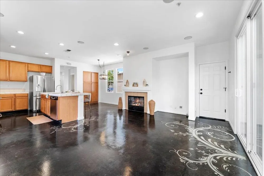 21 La Jolla Street Watsonville, CA 95076