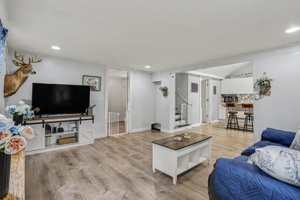 412 Swan Street Colon, MI 49040