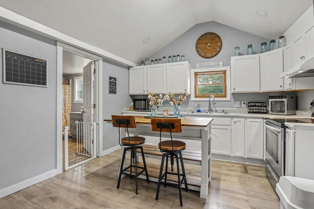 412 Swan Street Colon, MI 49040