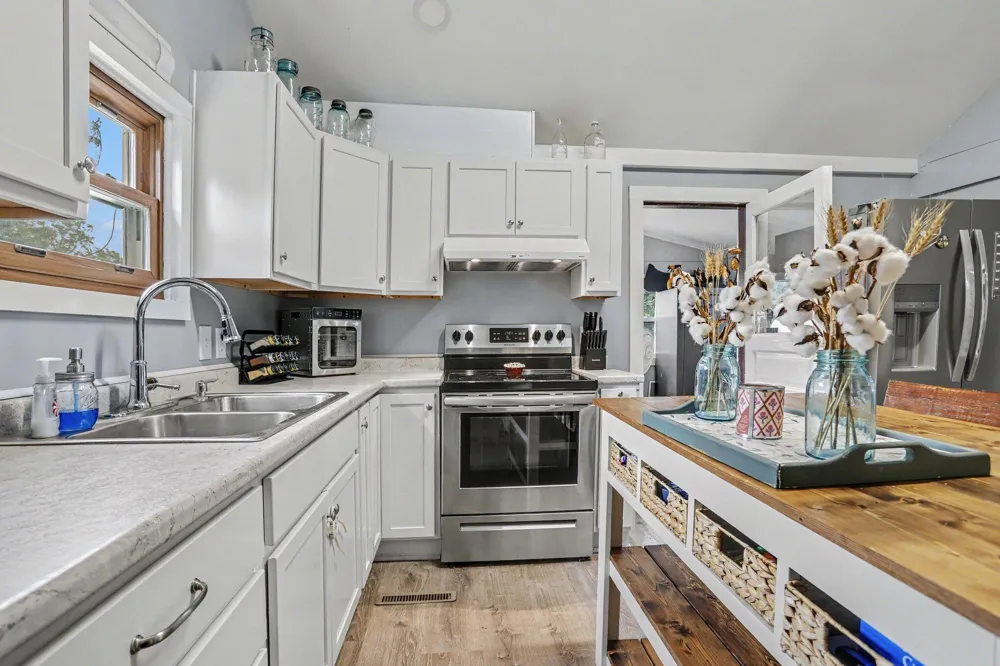 412 Swan Street Colon, MI 49040