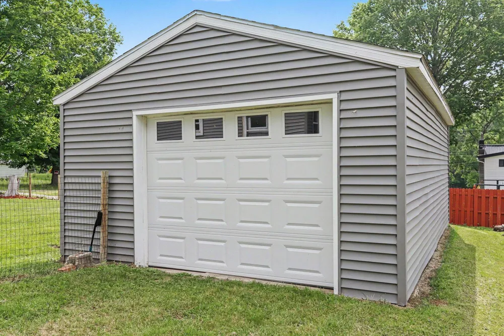 412 Swan Street Colon, MI 49040