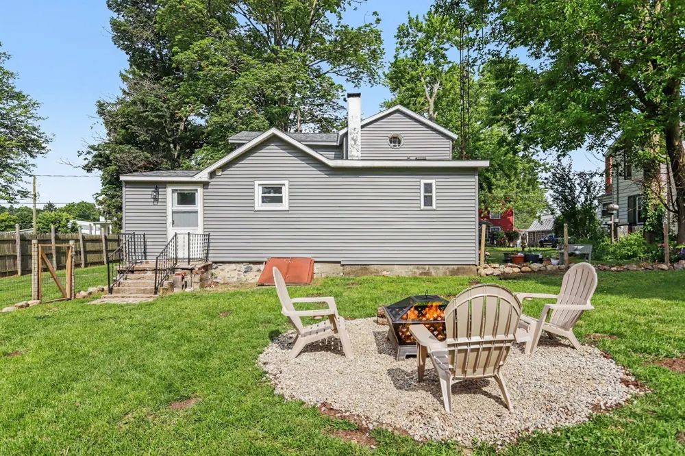 412 Swan Street Colon, MI 49040