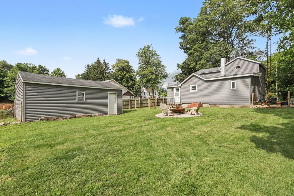 412 Swan Street Colon, MI 49040