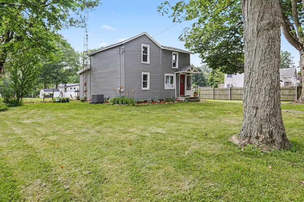 412 Swan Street Colon, MI 49040