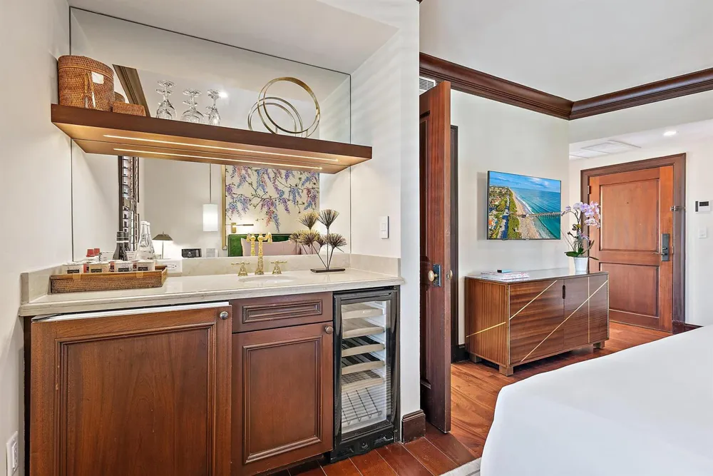 301 Australian Avenue #305 Palm Beach, FL 33480