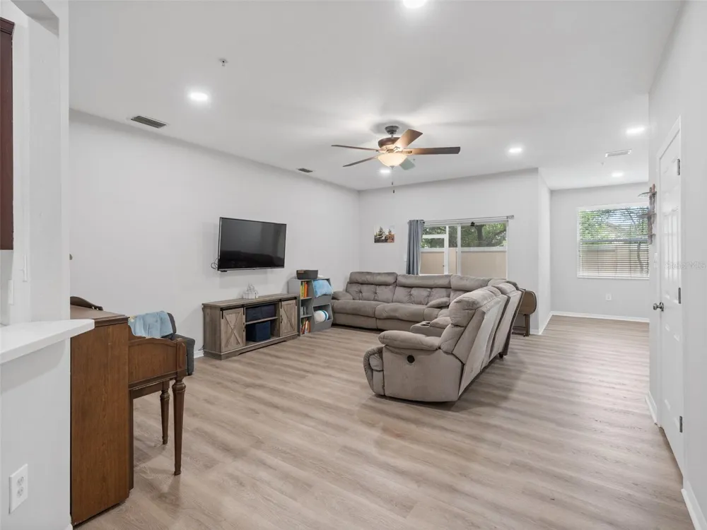 3831 PARKRIDGE CIRCLE #1-104 Sarasota, FL 34243