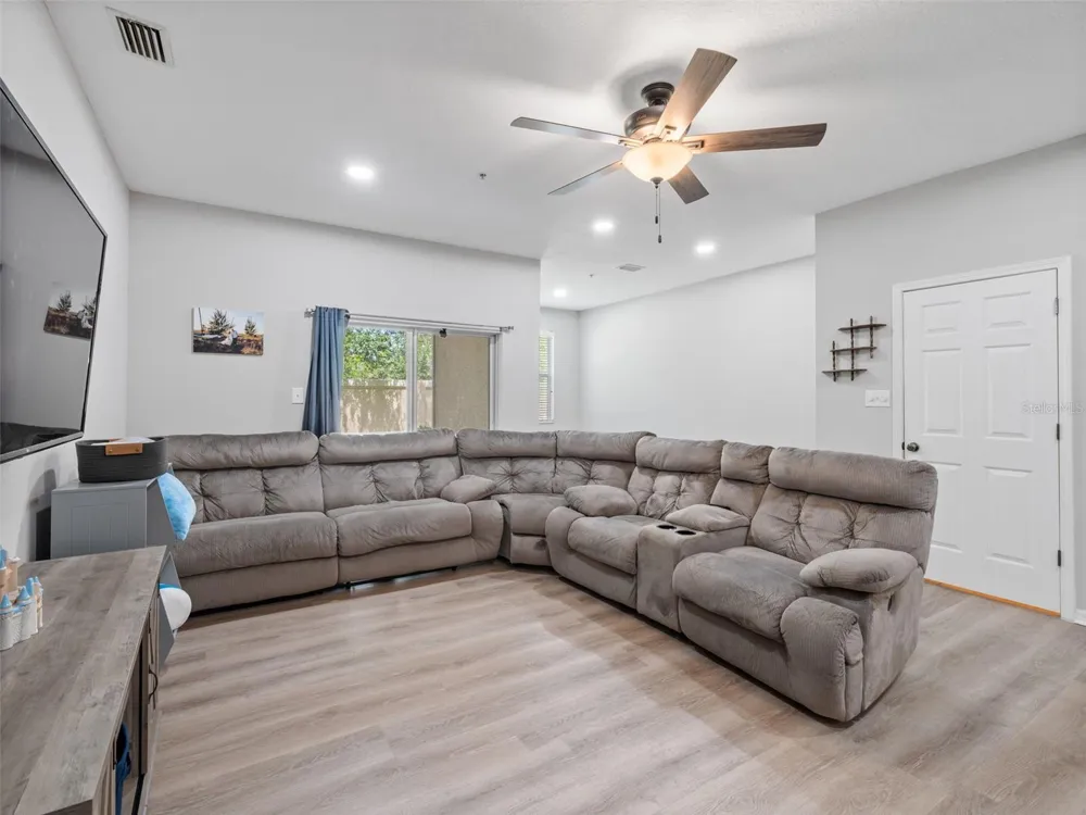 3831 PARKRIDGE CIRCLE #1-104 Sarasota, FL 34243