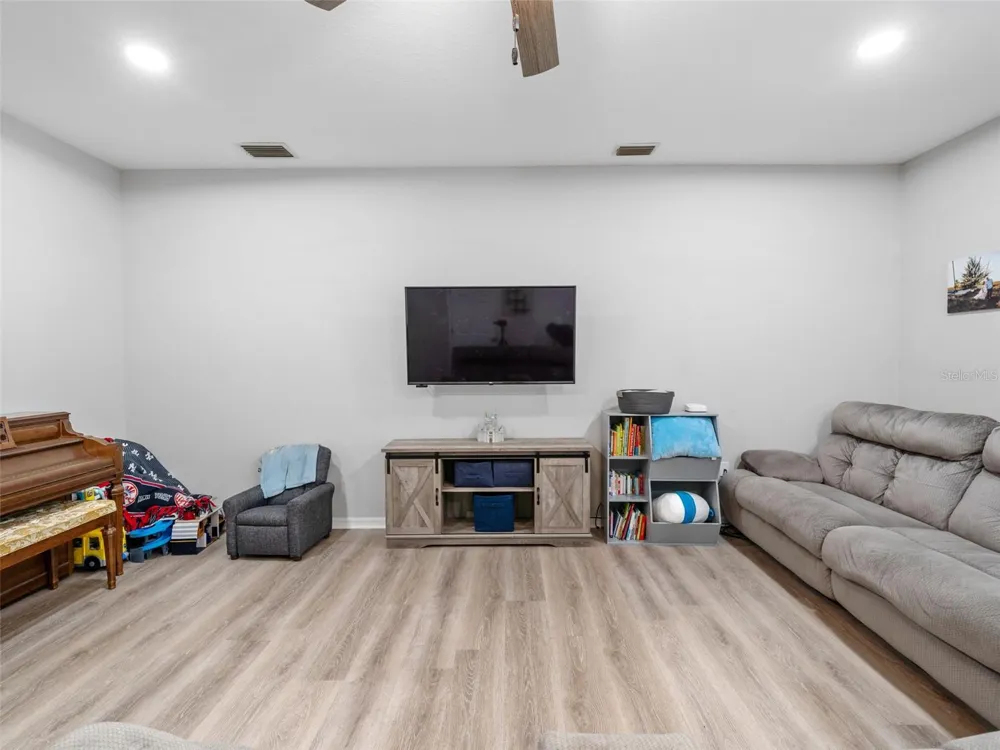 3831 PARKRIDGE CIRCLE #1-104 Sarasota, FL 34243