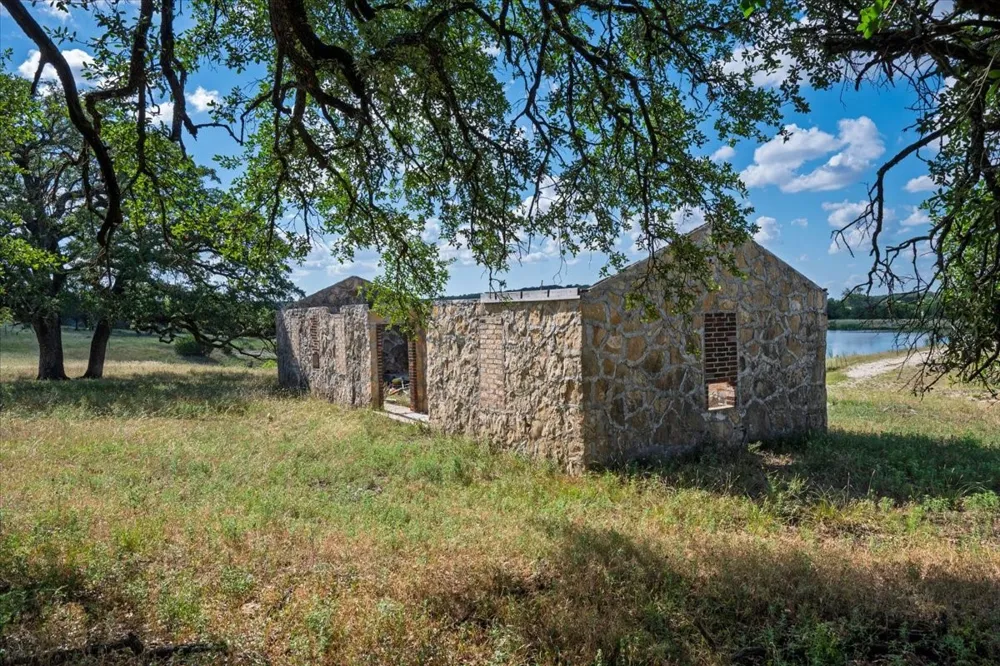 2340 County Road 152 Purmela, TX 76566