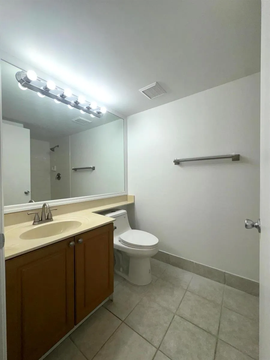1300 Crestwood Drive #1309 Royal Palm Beach, FL 33411
