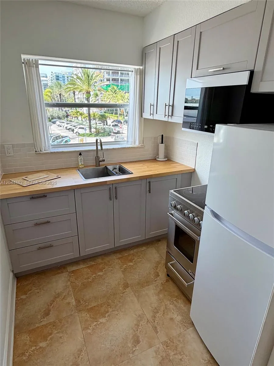 9248 Collins Ave #205 Surfside, FL 33154