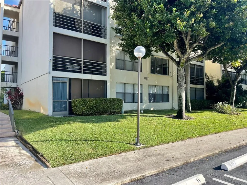 2307 S Cypress Bend Drive #207a Pompano Beach, FL 33069