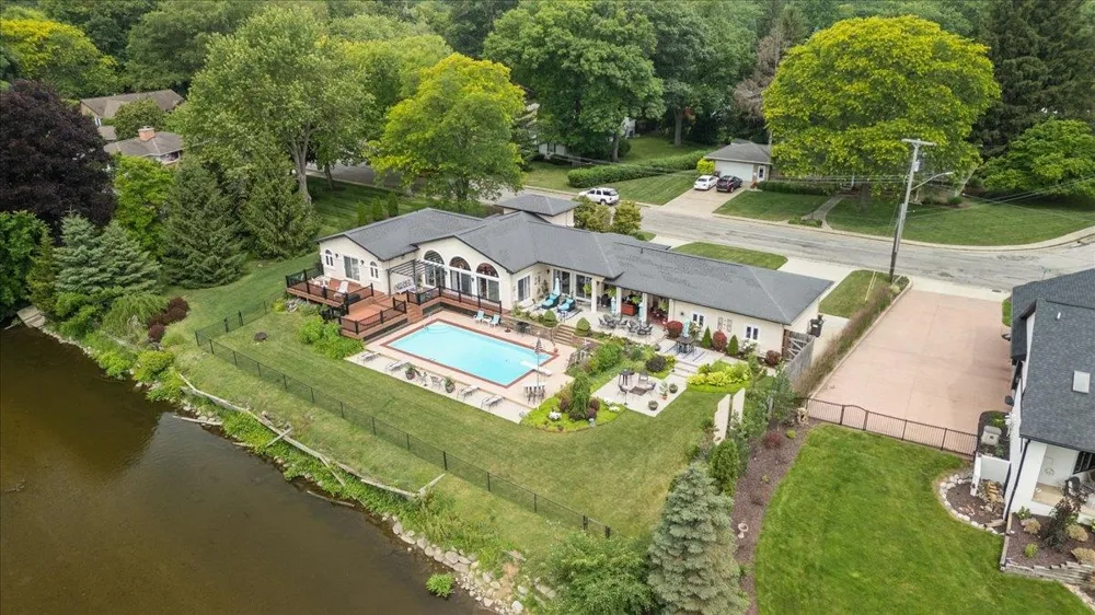 415 Curwood Drive Owosso City, MI 48867