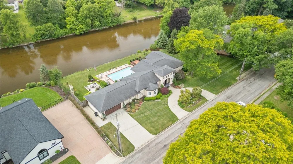 415 Curwood Drive Owosso City, MI 48867