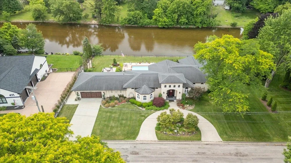 415 Curwood Drive Owosso City, MI 48867