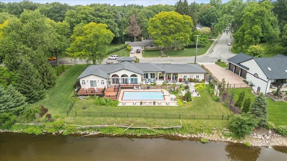 415 Curwood Drive Owosso City, MI 48867