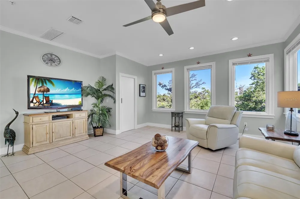 848 EVERGREEN WAY Longboat Key, FL 34228