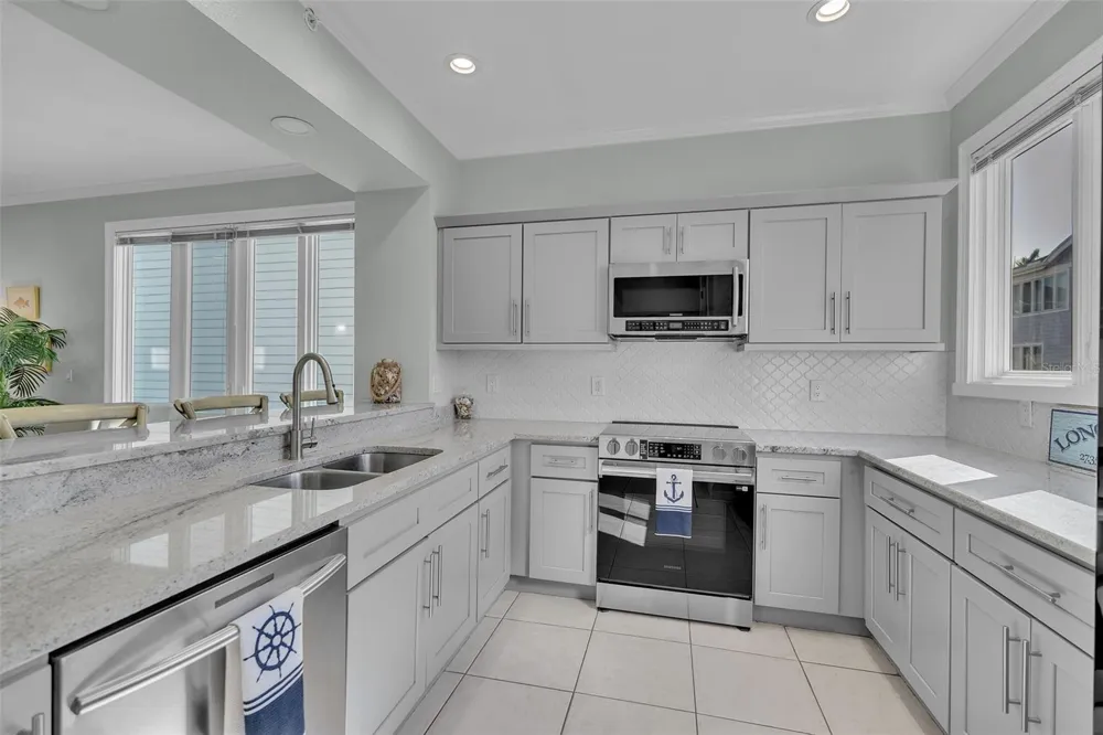 848 EVERGREEN WAY Longboat Key, FL 34228