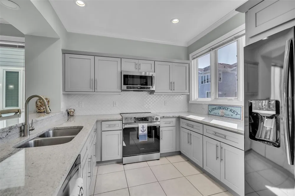 848 EVERGREEN WAY Longboat Key, FL 34228