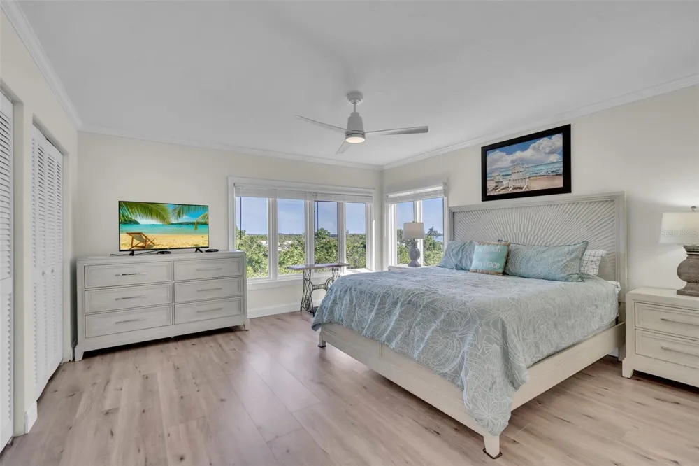 848 EVERGREEN WAY Longboat Key, FL 34228