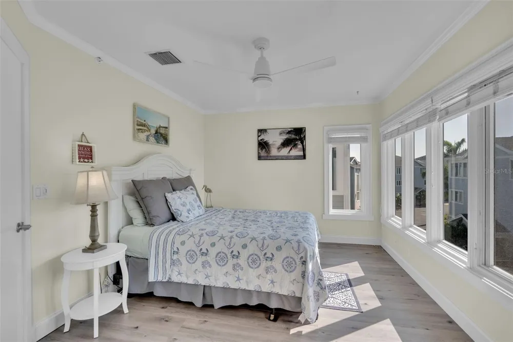 848 EVERGREEN WAY Longboat Key, FL 34228