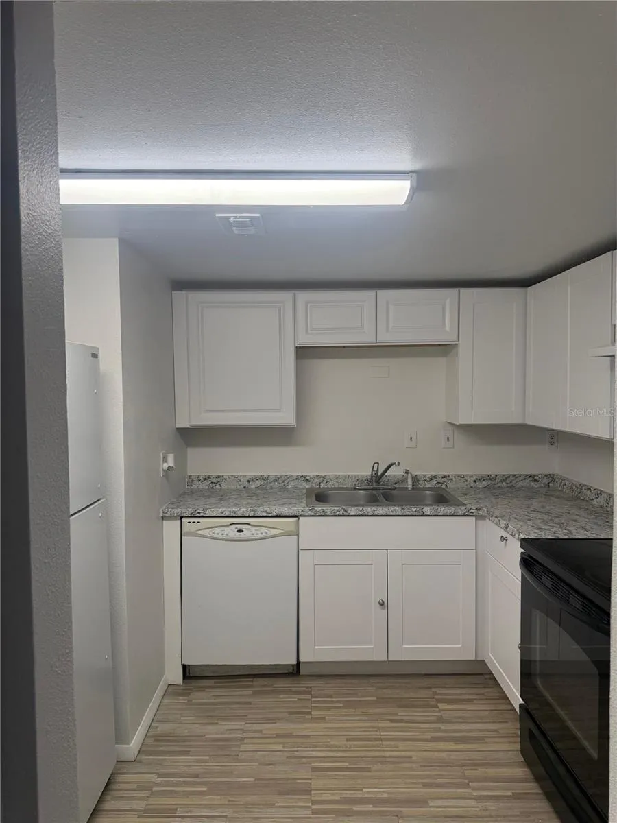861 SKY LAKE CIRCLE #C Orlando, FL 32809