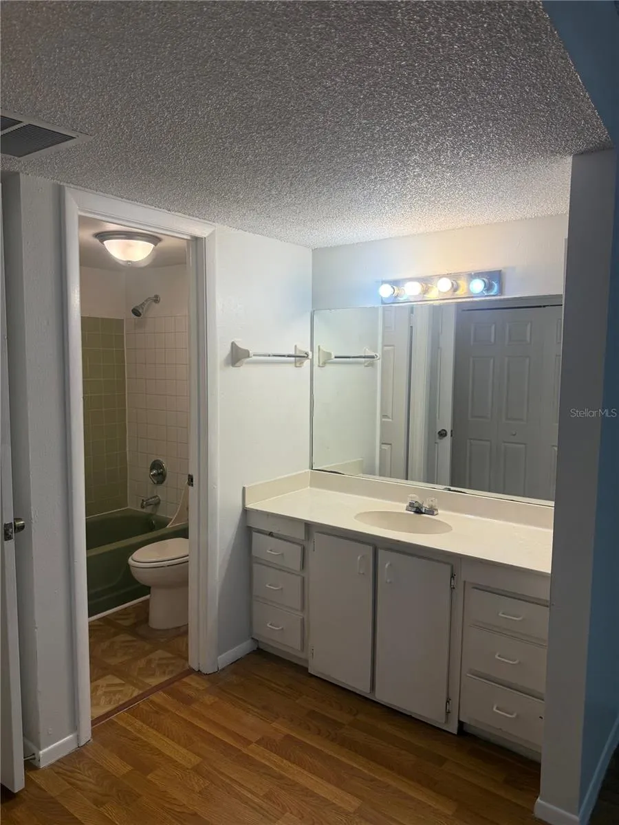 861 SKY LAKE CIRCLE #C Orlando, FL 32809
