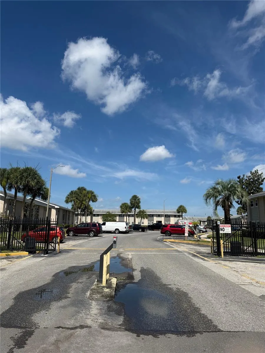 861 SKY LAKE CIRCLE #C Orlando, FL 32809