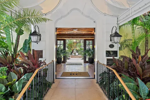 301 Australian Avenue #301