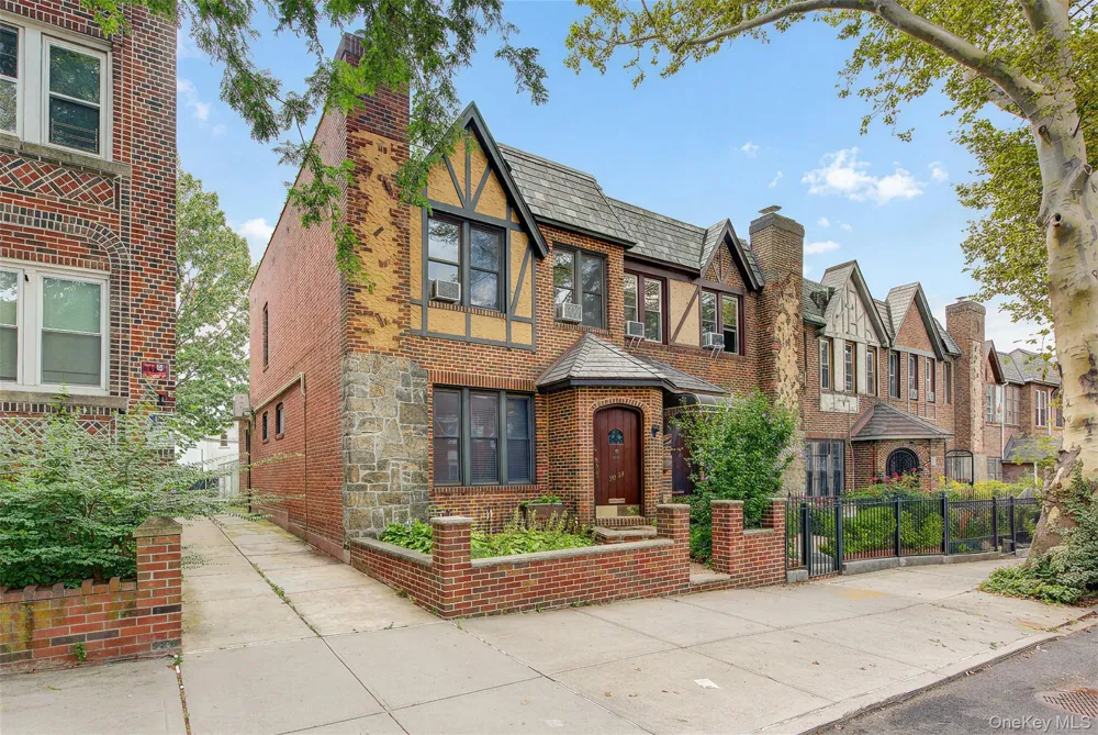 30-34 85th Street East Elmhurst, NY 11370