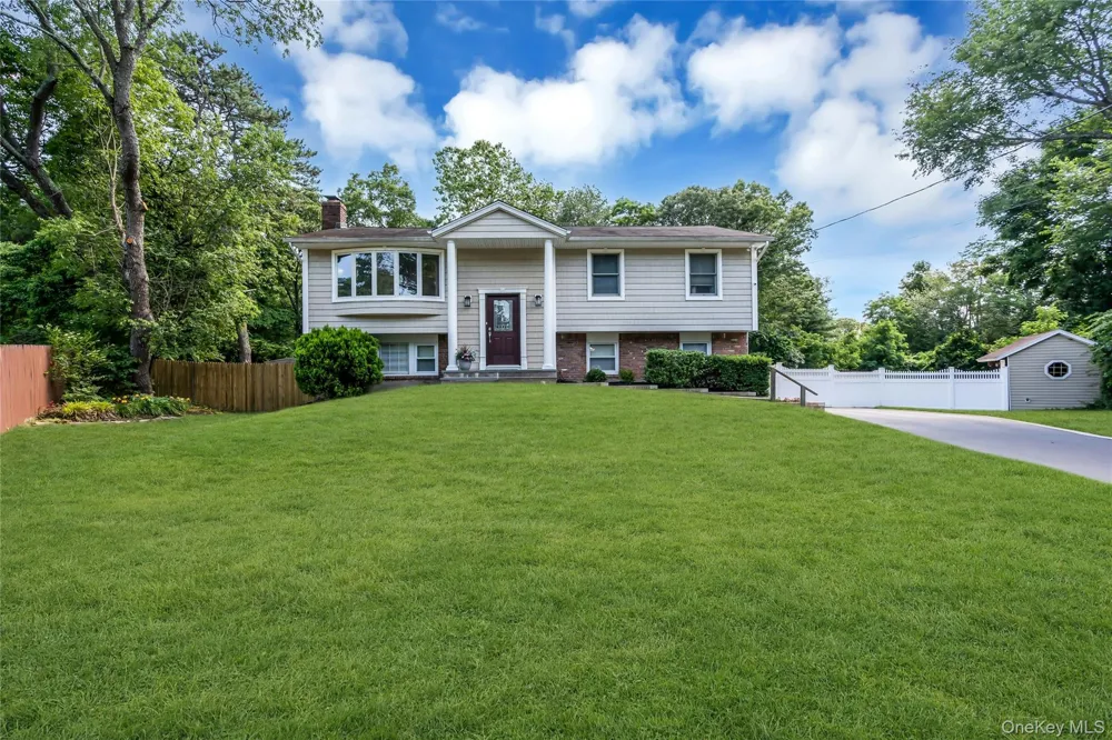 4 Dale Court Hauppauge, NY 11788