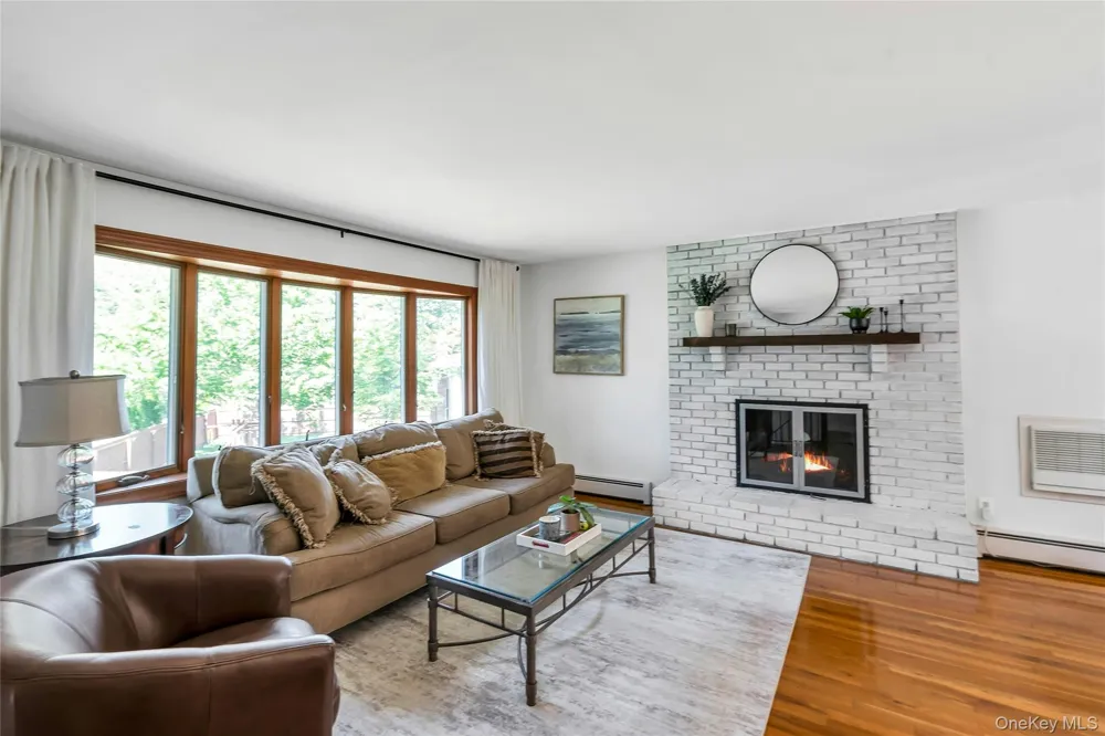 4 Dale Court Hauppauge, NY 11788