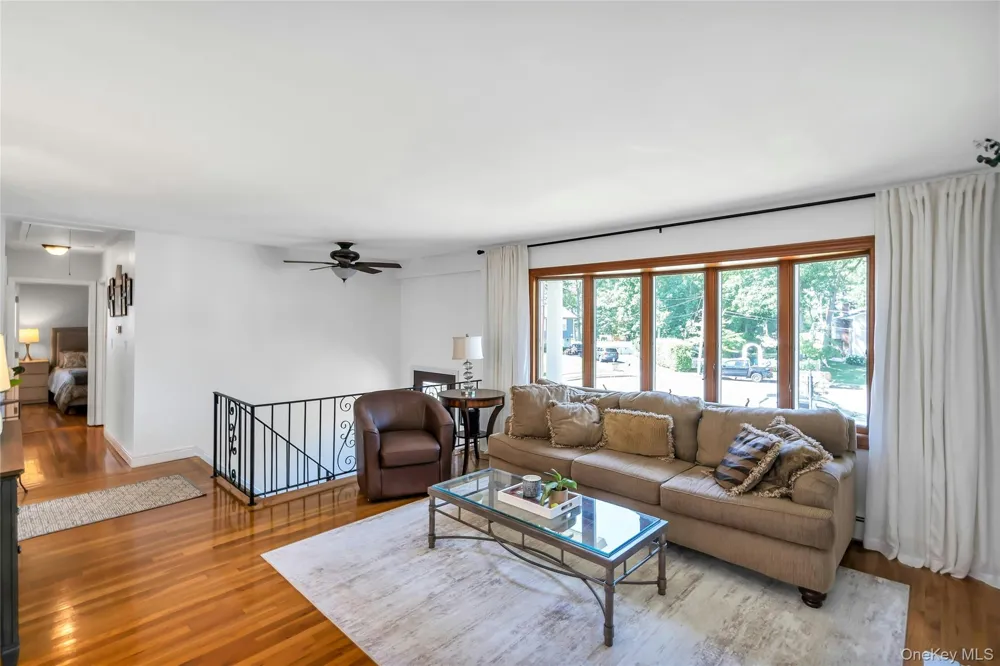4 Dale Court Hauppauge, NY 11788