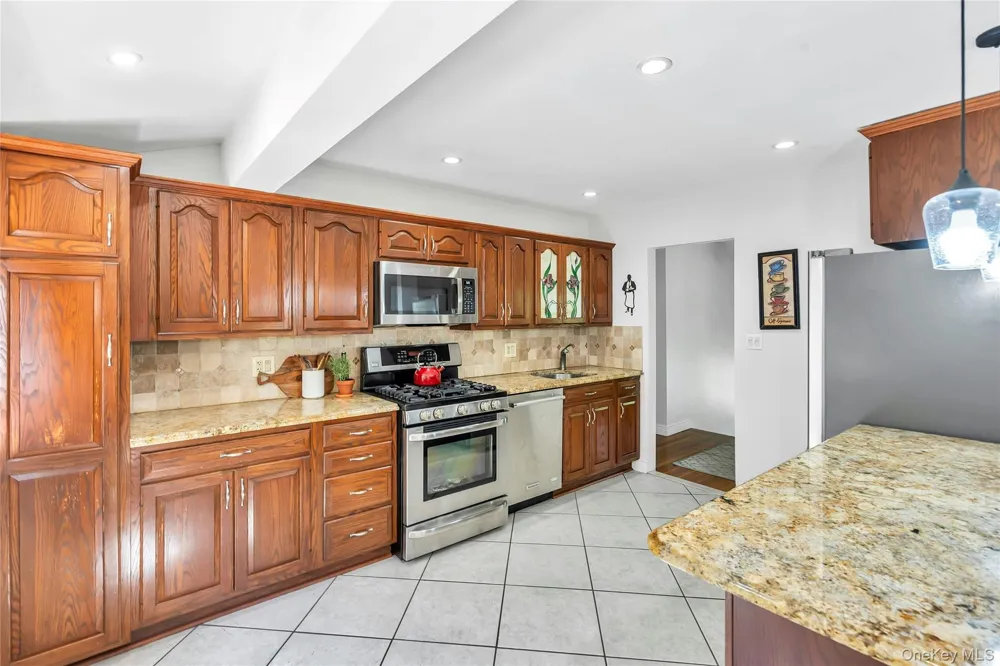 4 Dale Court Hauppauge, NY 11788