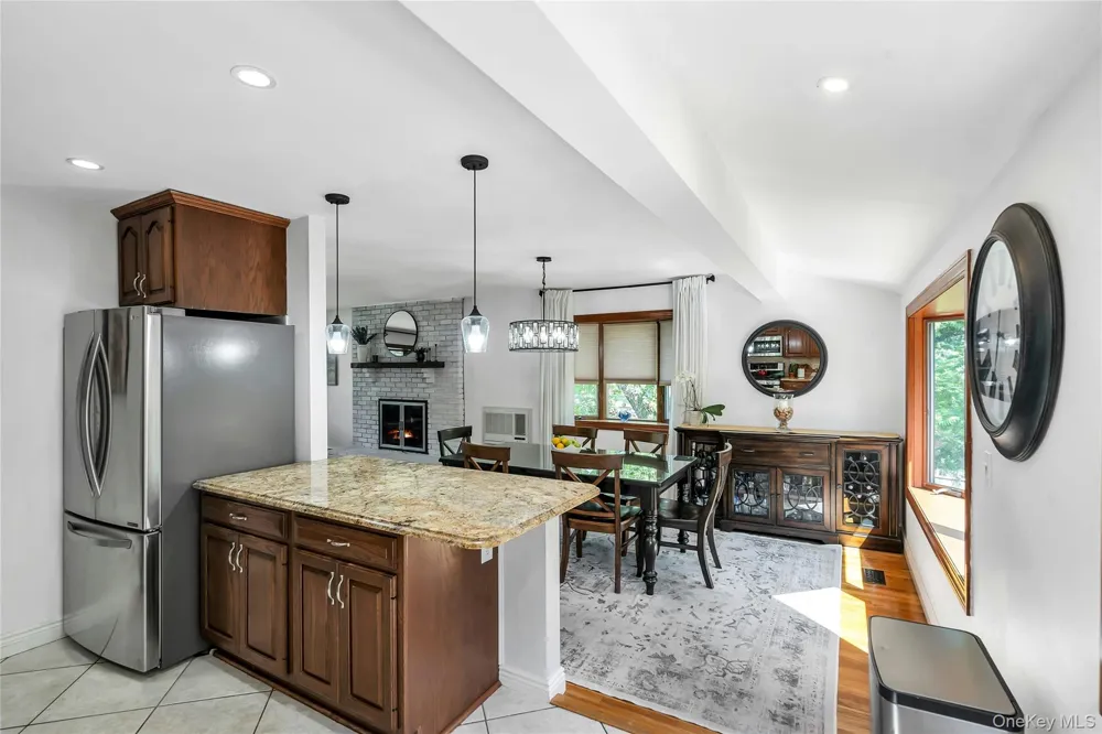 4 Dale Court Hauppauge, NY 11788